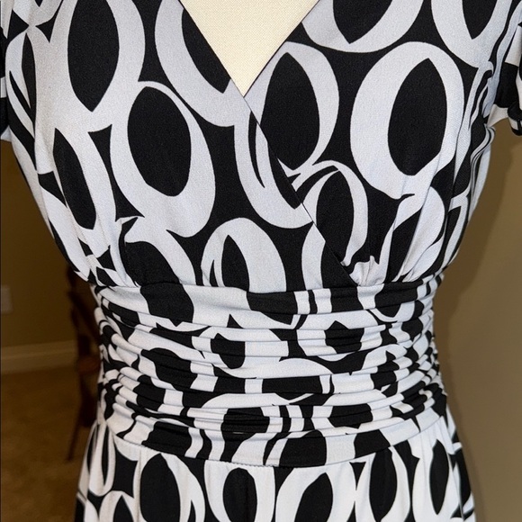 Sandra Darren Black and White, Wrap Over Bodice, Ruched Waist, Midi Dress - Picture 5 of 16